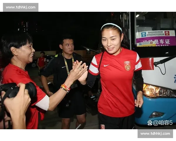 因伤退赛黯然离场赛场瞬间定格英雄无奈告别之夜全场动容命运拐点